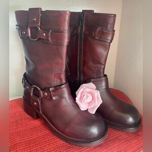 NWT…VINTAGE FOUNDRY… WOMENS BURGUNDY LEATHER BOOTS